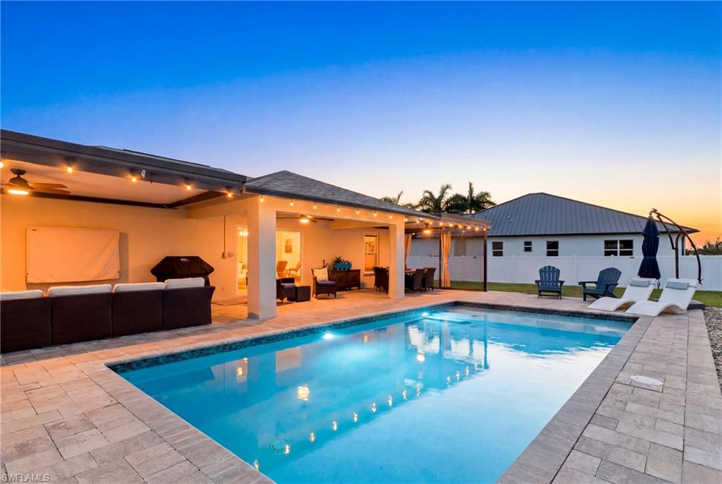 This home is located with walking distance to schools, easy access to shopping and restaurants and would make a FABULOUS permanent home or evvn a vacation rental!