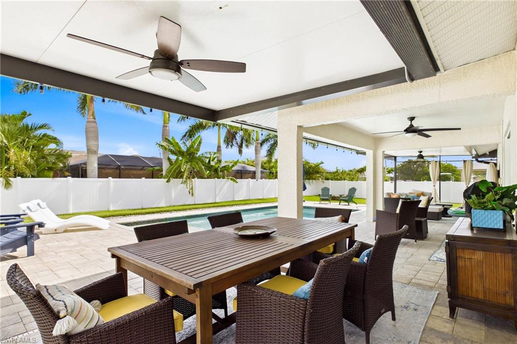 Outdoor sitting area! Kick back and watch TV and enjoy the beautiful weather!