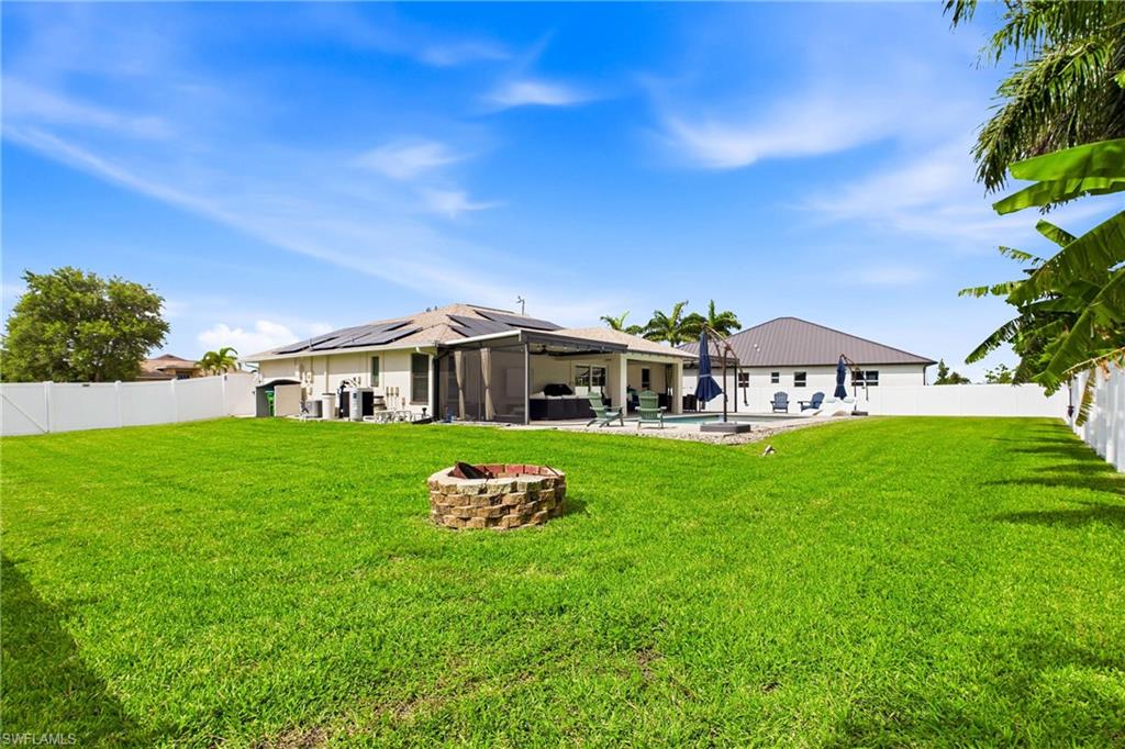 Firepit - the perfect place to gather around and have some wine or just wind down and enjoythe SWFL life!