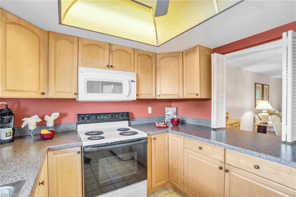 NICELY APPOINTED KITCHEN WITH NUMEROUS CABINETS..