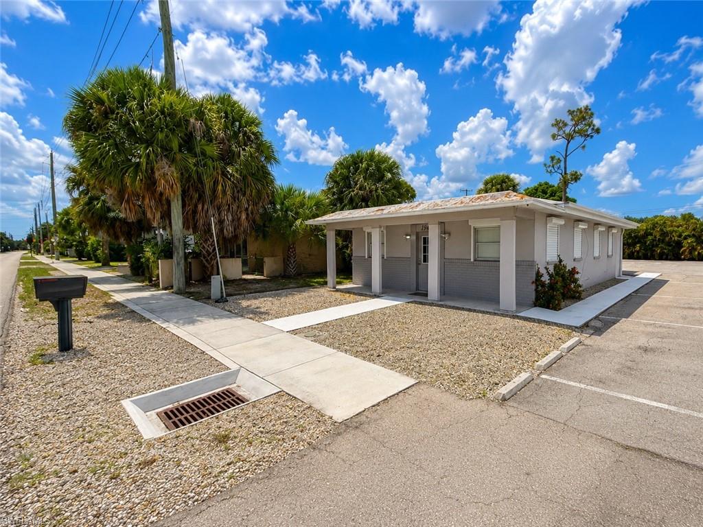 1949 Maravilla AVE