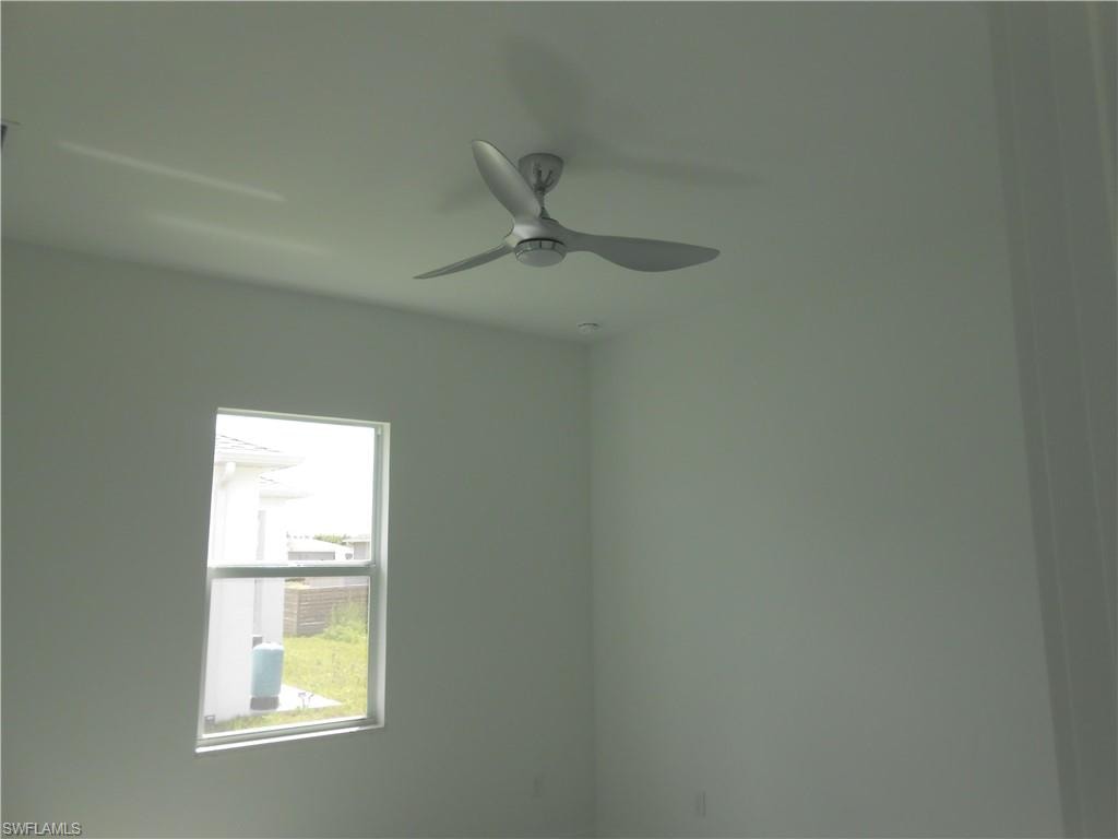 320 Poplar ST photo 13