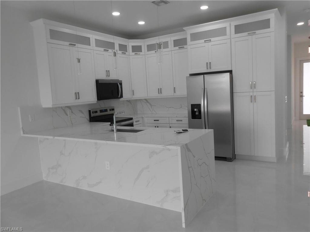 320 Poplar ST photo 7