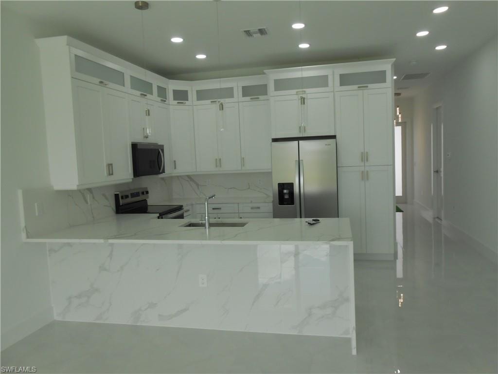 320 Poplar ST photo 9