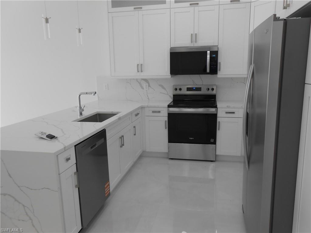 320 Poplar ST photo 11