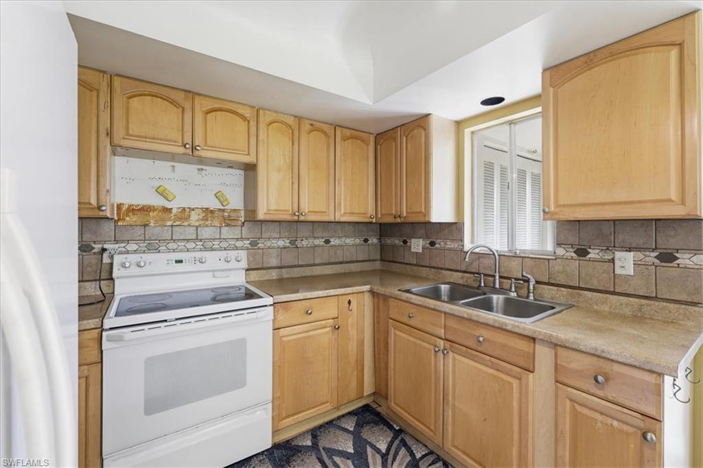 347 Joel BLVD 203 photo 16