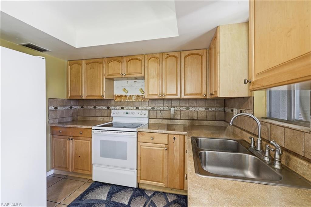 347 Joel BLVD 203 photo 14