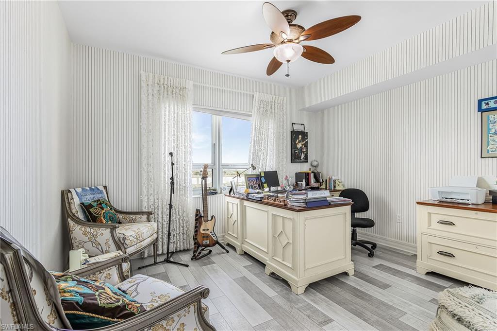 Bedroom / used as an office (has closet!)