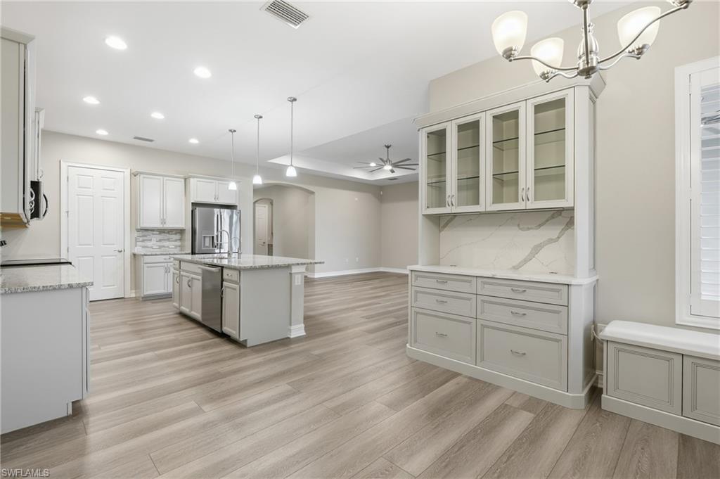 10240 Avonleigh DR photo 17