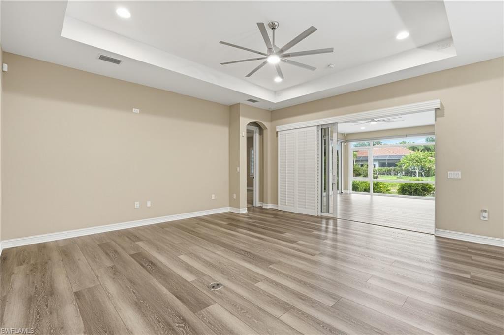 10240 Avonleigh DR photo 12