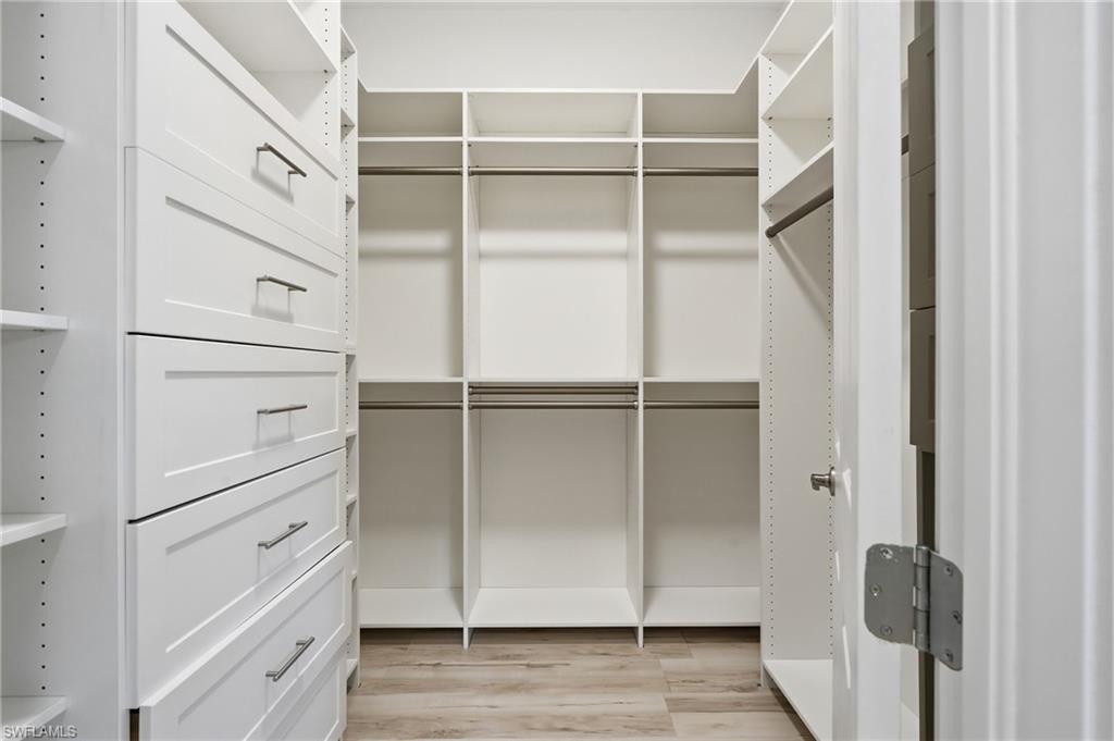10240 Avonleigh DR photo 31