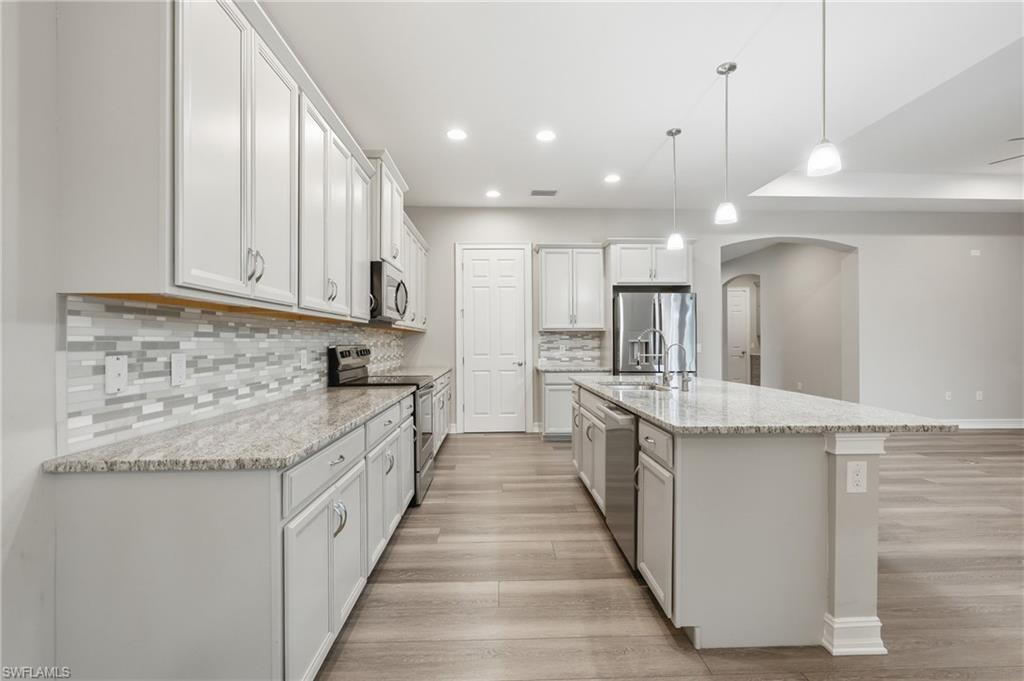 10240 Avonleigh DR photo 20