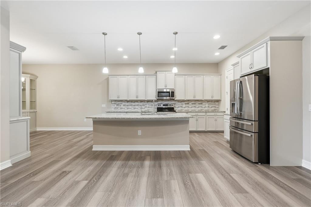 10240 Avonleigh DR photo 14