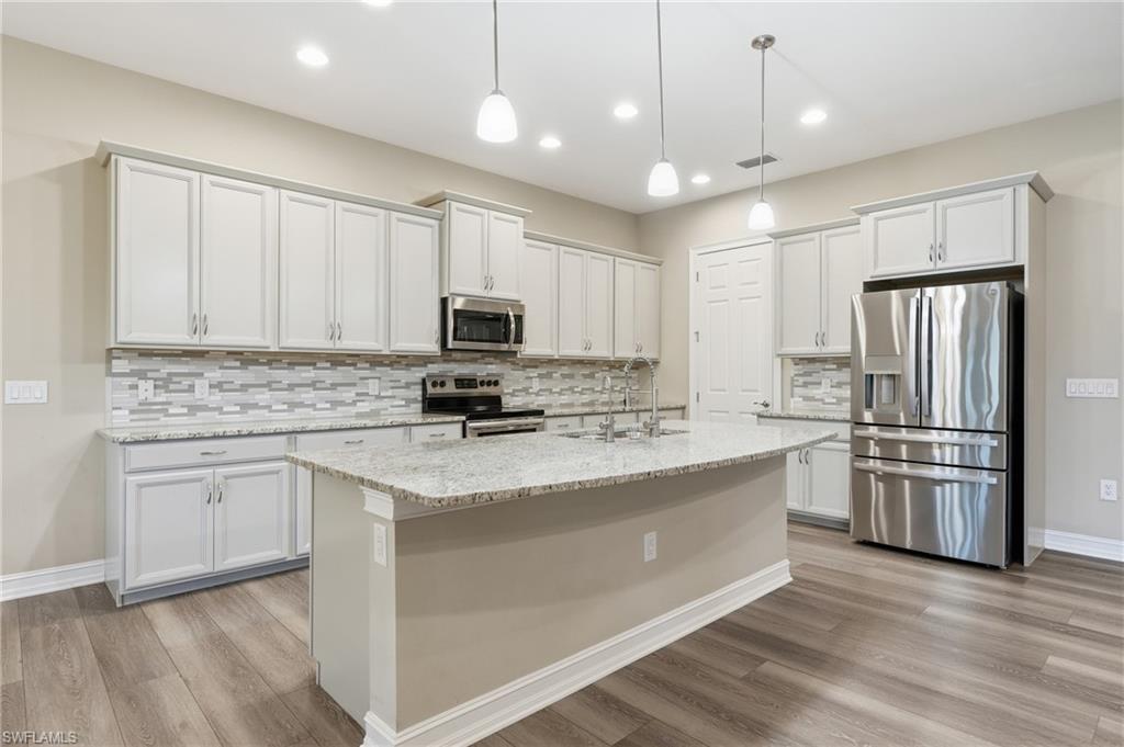 10240 Avonleigh DR photo 15