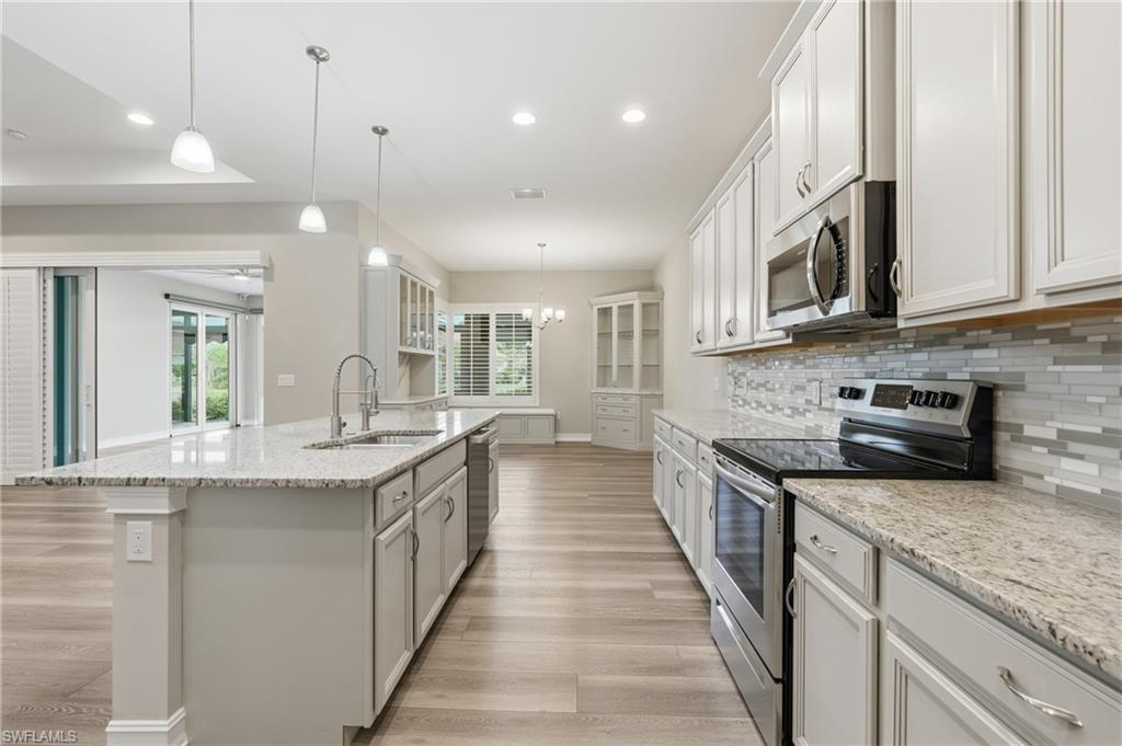 10240 Avonleigh DR photo 19