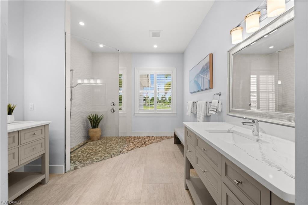 Dual sinks and 2 walk in closets in the primary