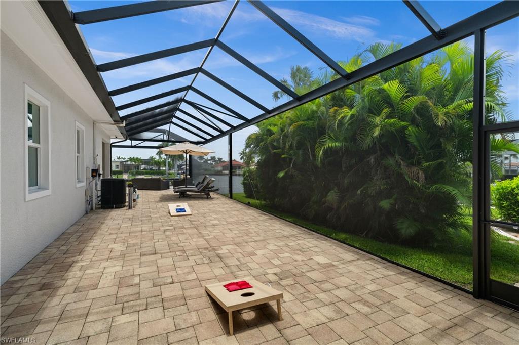 Tons of screened living area