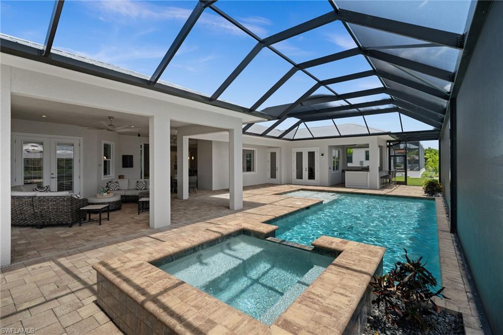 Heated saltwater pool and spa, outdoor kitchen and huge lanai