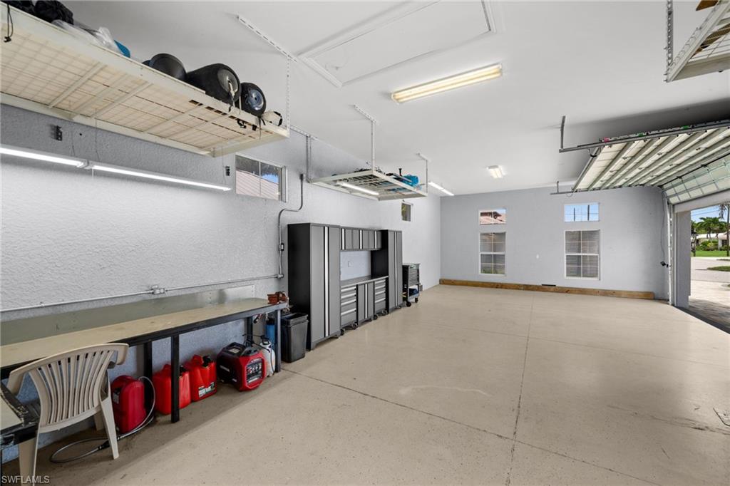 Additional 3+ car garage / man cave