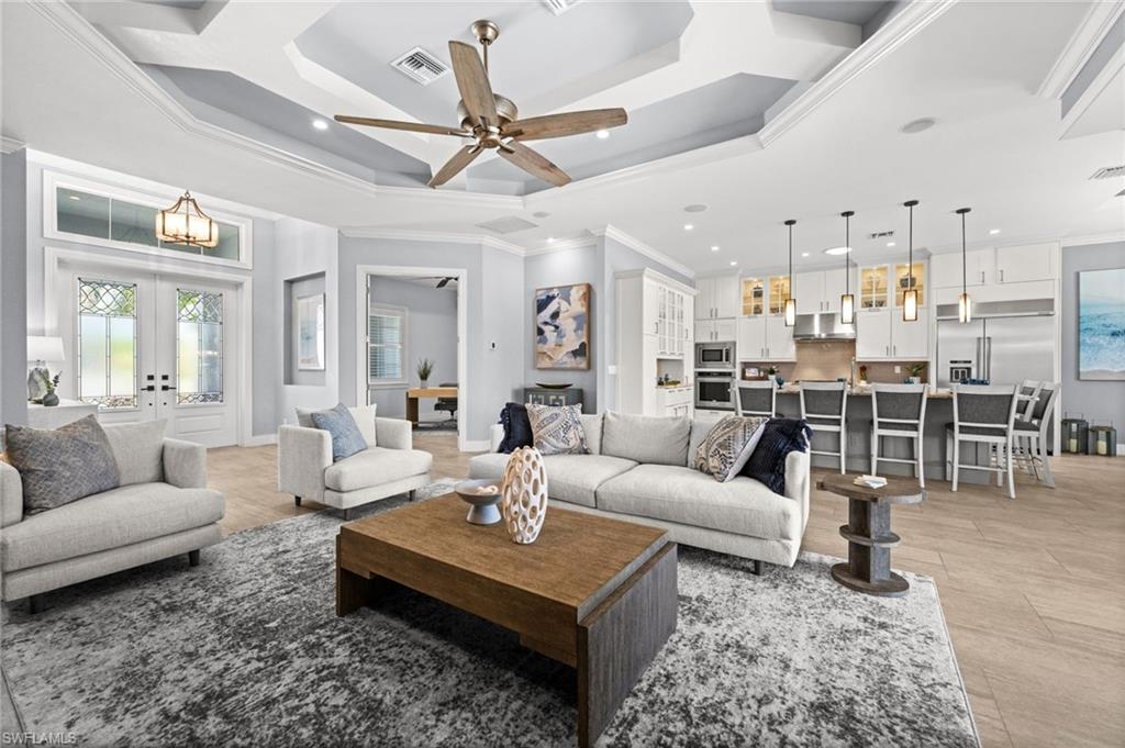 Beautiful tray ceiling in the living room