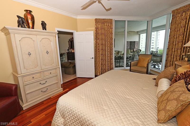 Spacious room featuring wood-finish flooring, crown molding, and a ceiling fan