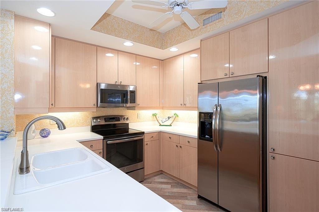 430 Cove Tower DR 302 photo 7