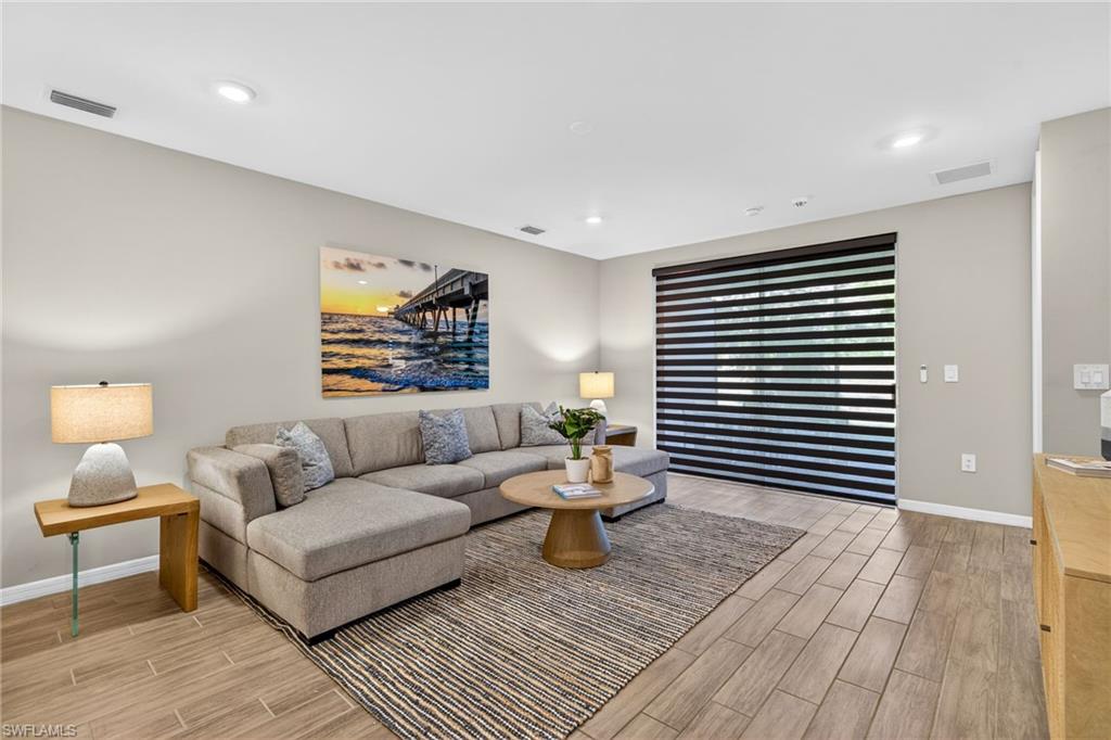 14567 Edgewater CIR