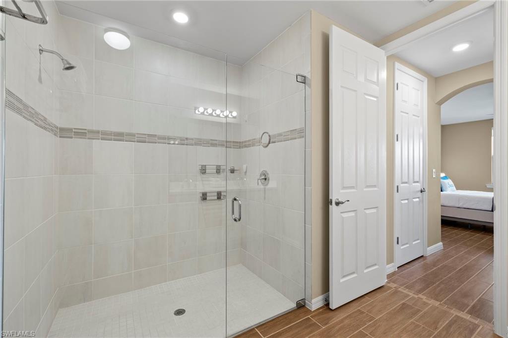14644 Edgewater CIR photo 17