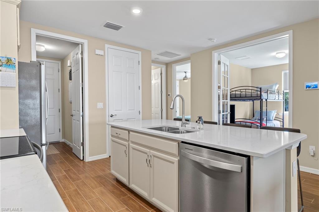 14644 Edgewater CIR photo 9