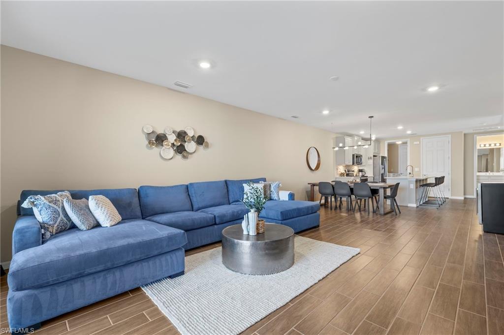 14644 Edgewater CIR