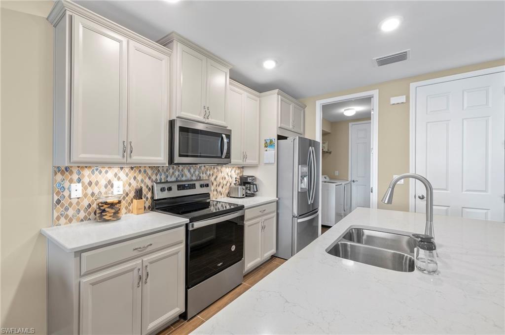 14644 Edgewater CIR photo 8