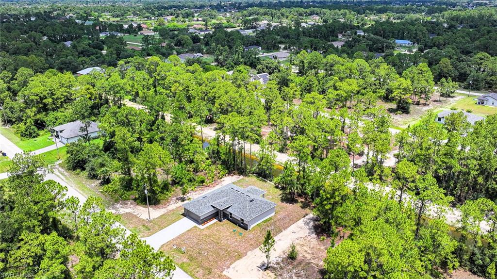 Canal Side Home In Private Setting!
