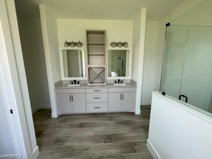 Master bathroom, dual vaniities