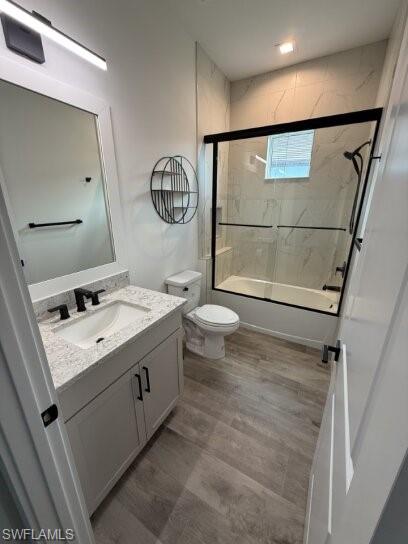 Guest bathroom with shower/tub combo