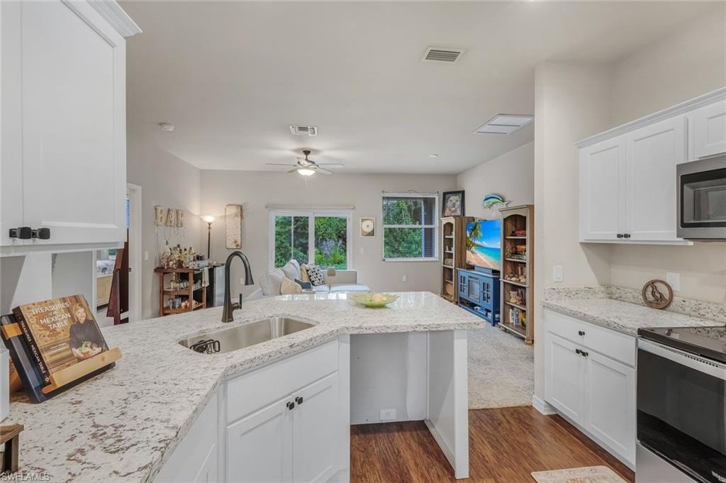 670 Nimitz BLVD photo 16