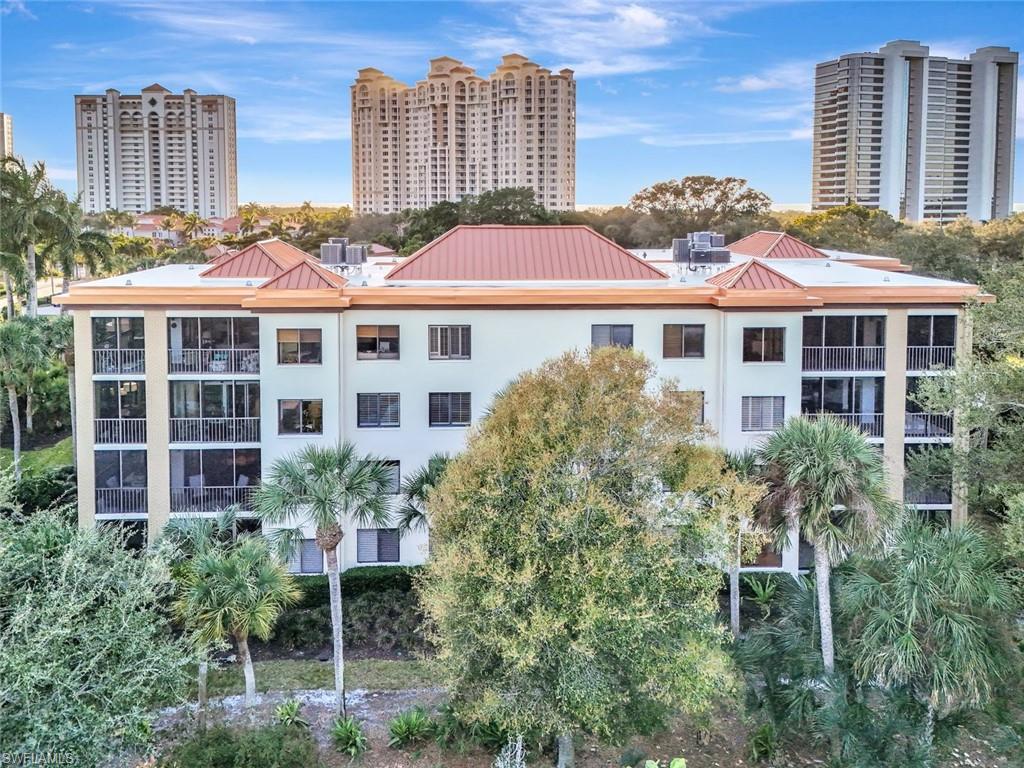 Interlachen is a wonderful condominium with lush landscaping like few others