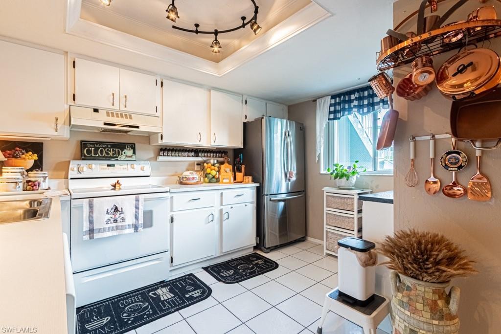 130 Cypress WAY E 1