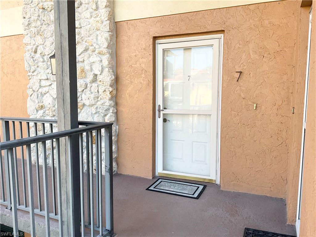 Property entrance with a balcony