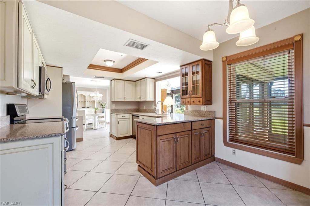 120 Fleur De Lis LN photo 13
