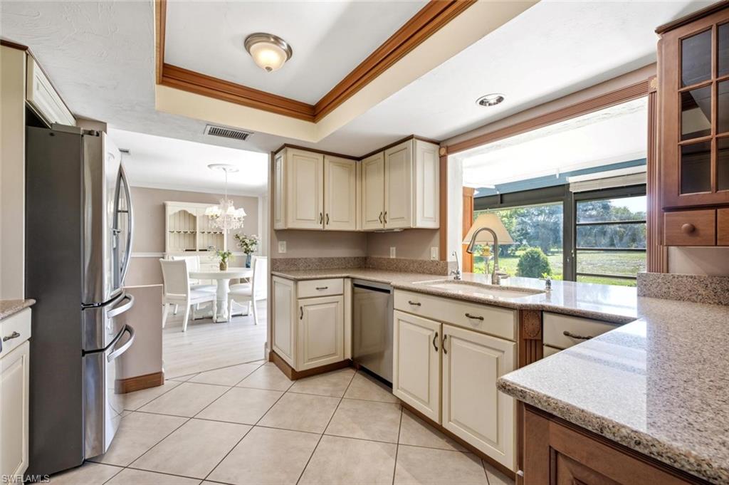 120 Fleur De Lis LN photo 12
