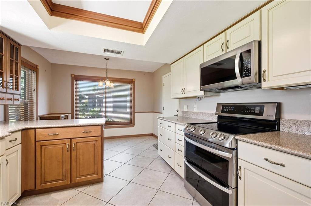 120 Fleur De Lis LN photo 11