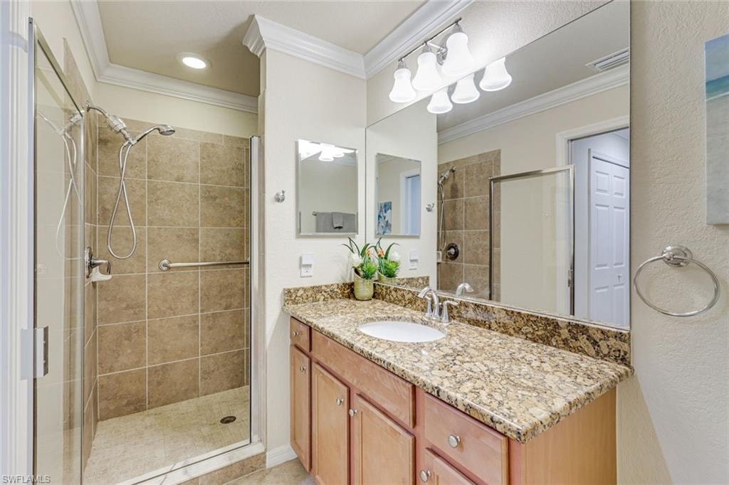Primary En-Suite Bath