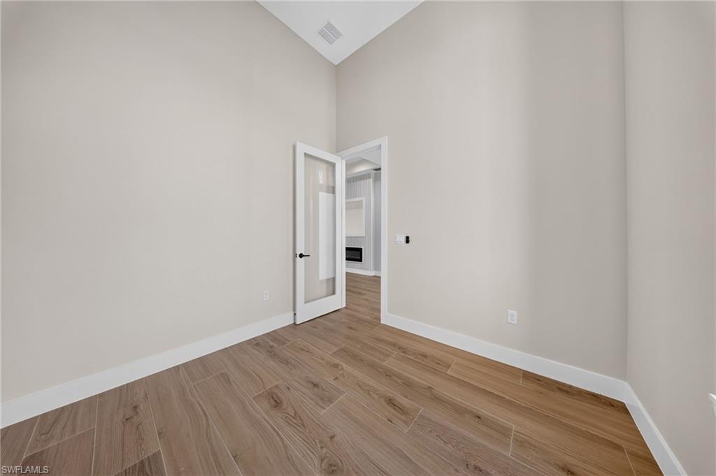 2909/2911 Owen AVE S photo 21