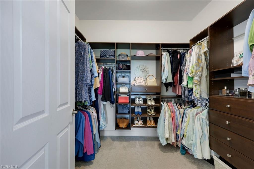 CUSTOM LARGE PRIMARY WALK IN CLOSET
