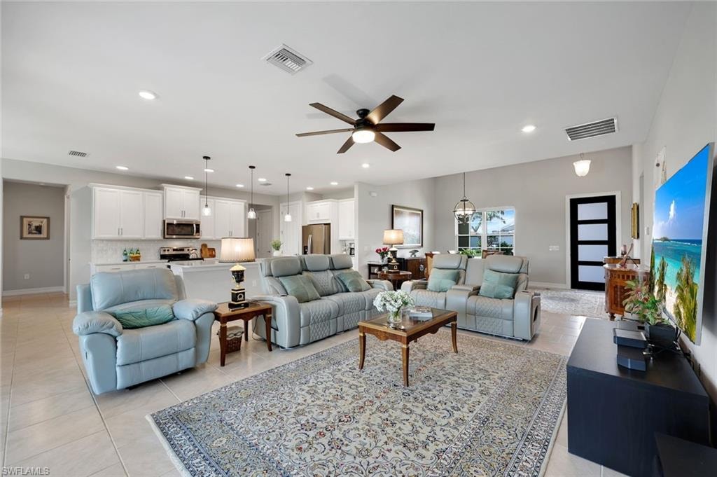 SPACIOUS LIVING AREA WITH LOTS OF NATURAL LIGHT.