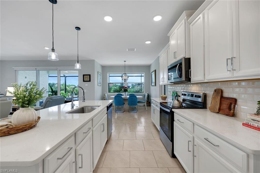 CRISP WHITE KITCHEN WITH LUXURY COUNTERS AND CABINETS. EXCELLENT FOR ENTERTAINING!