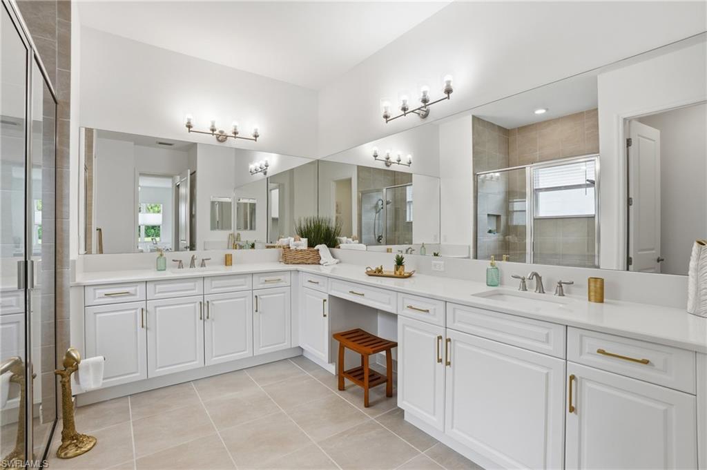 12349 Dahlia CT photo 21