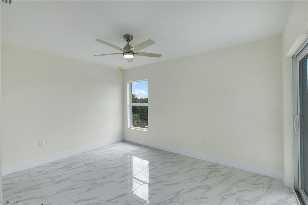 optional second owner's suite with private bath and lanai access/segundo dormitorio principal con bano privado y acceso a la terraza