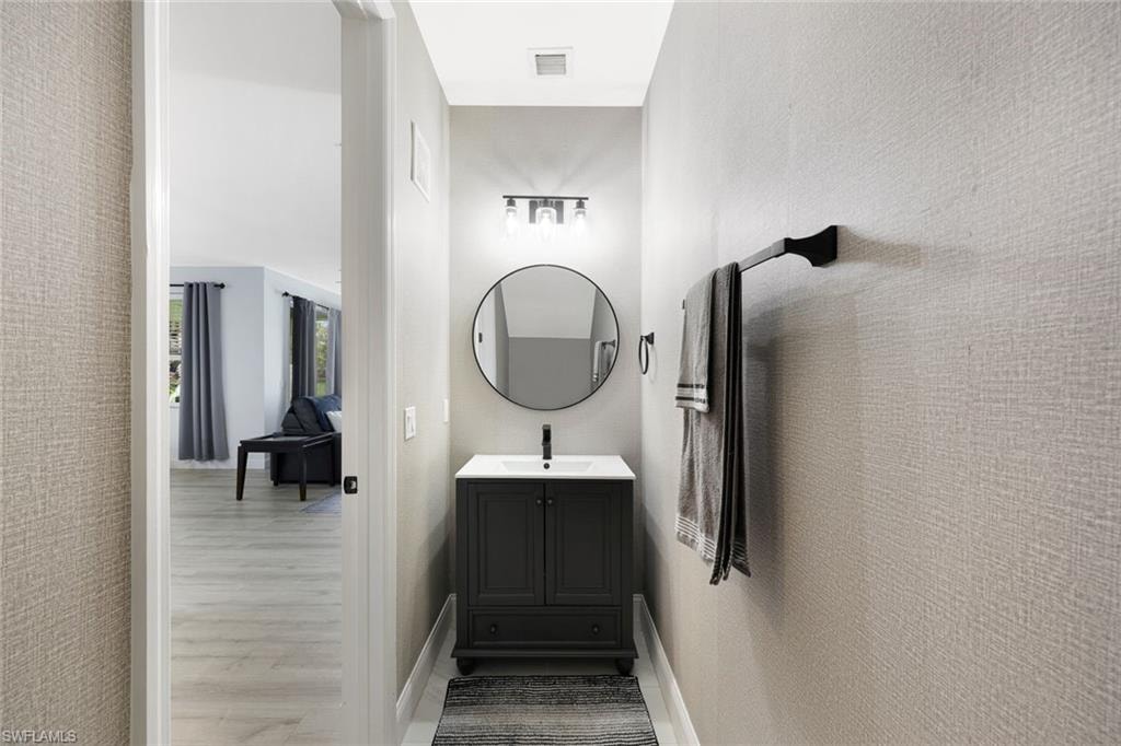 Custom Bathroom Wall Coverings