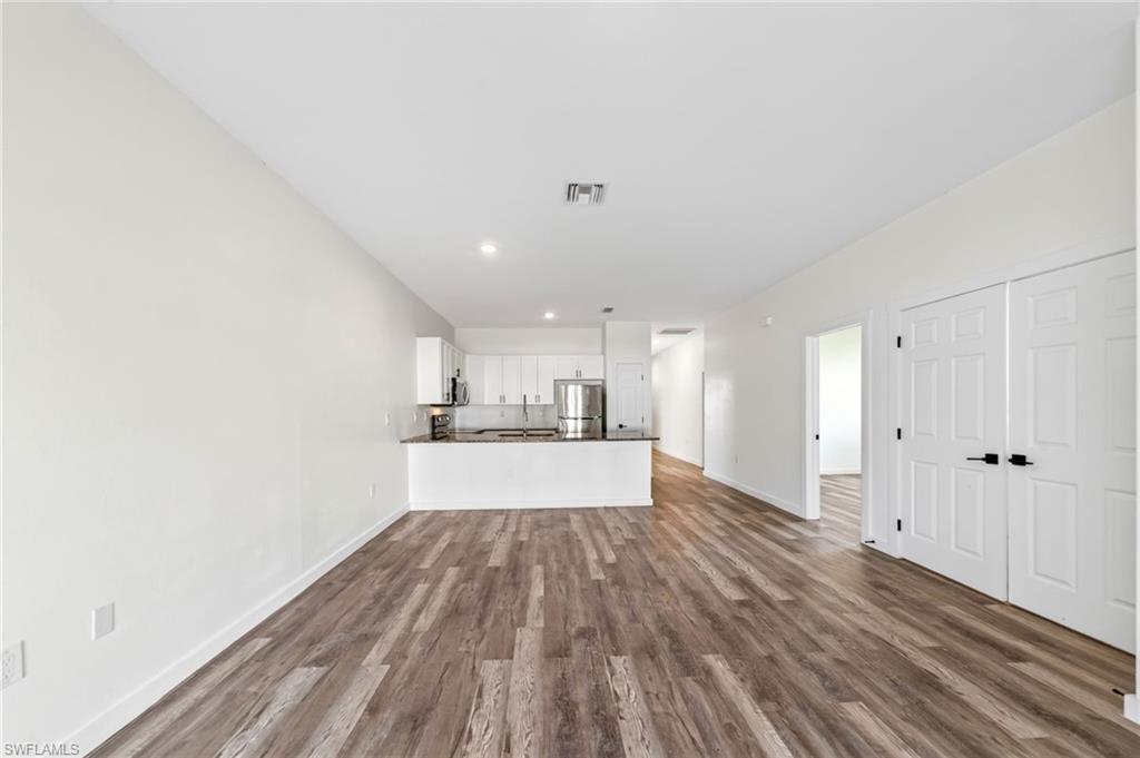 1530 Gilbert Ave S photo 9
